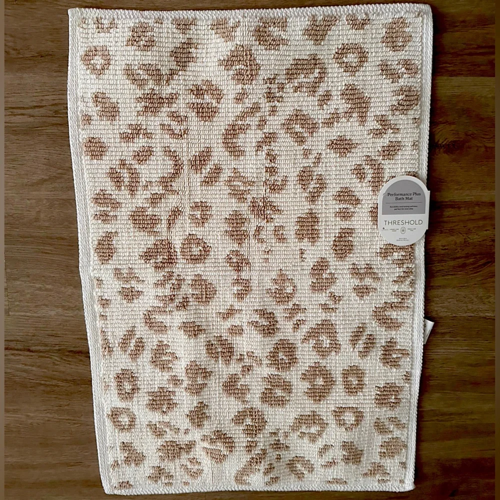 Leopard Print Bath Mat brand new unused 20 in x 30 in